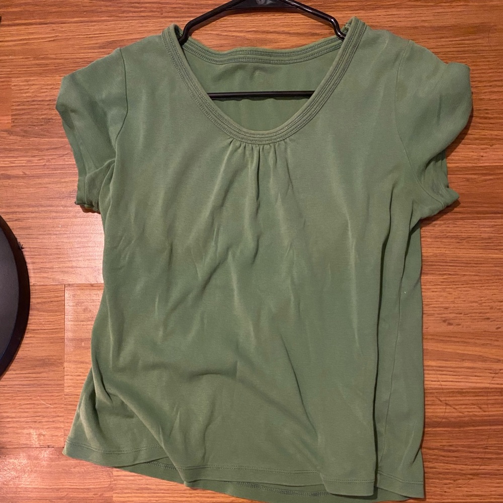Cute basic green top no tag